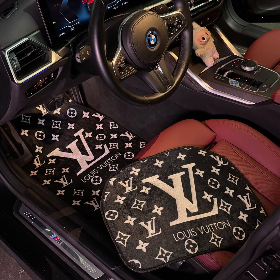 LOUIS VUITTON BLACK
