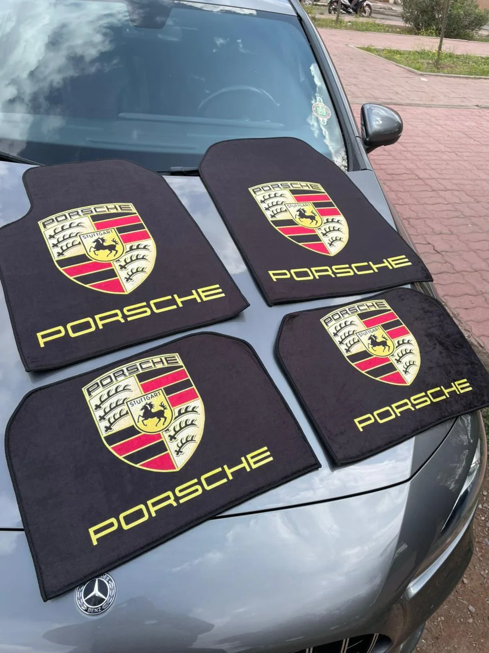 PORSCHE