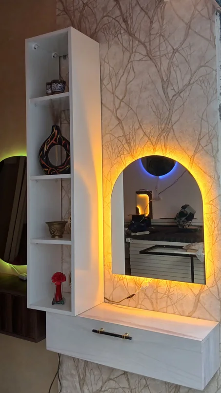 طاولة زينة عصرية مع مرآة بإضاءة