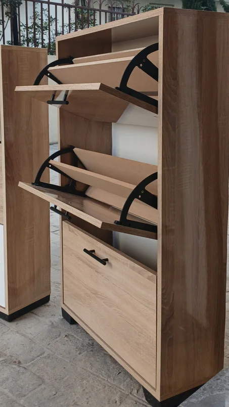 منظم الأحدية الخشبي