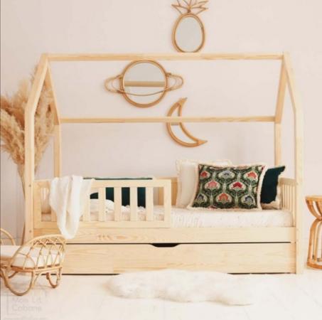 Lit Cabane PIKLER 100 % bois naturel avec tiroir de rangement - 3 tailles