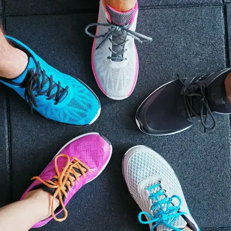 أحذية رياضية