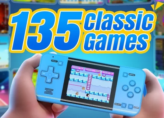 جهاز تشغيل العاب الفيديو الرقمية محمول باليد للاطفال والكبار، 135 لعبة فيديو رترو محملة مسبقا، شاشة ملونة 3 انش، مشغل العاب محمول قابل لاعادة الشحن، لعبة سفر الكترونية هدية للاولاد والبنات (ا