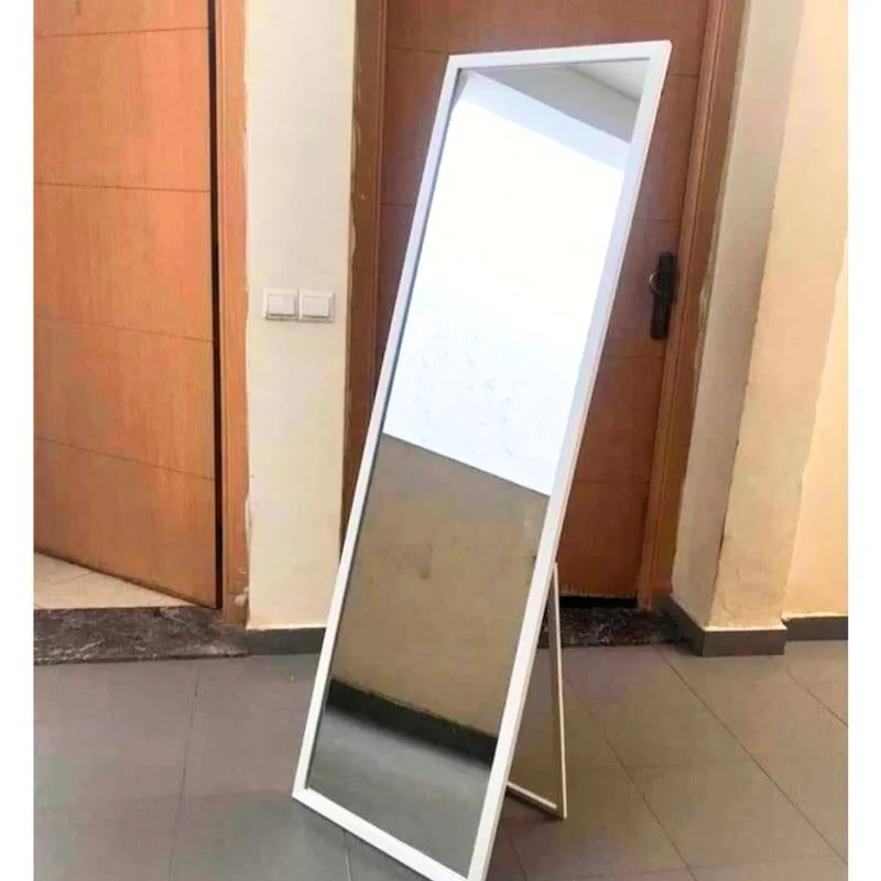 مرآة كبيرة