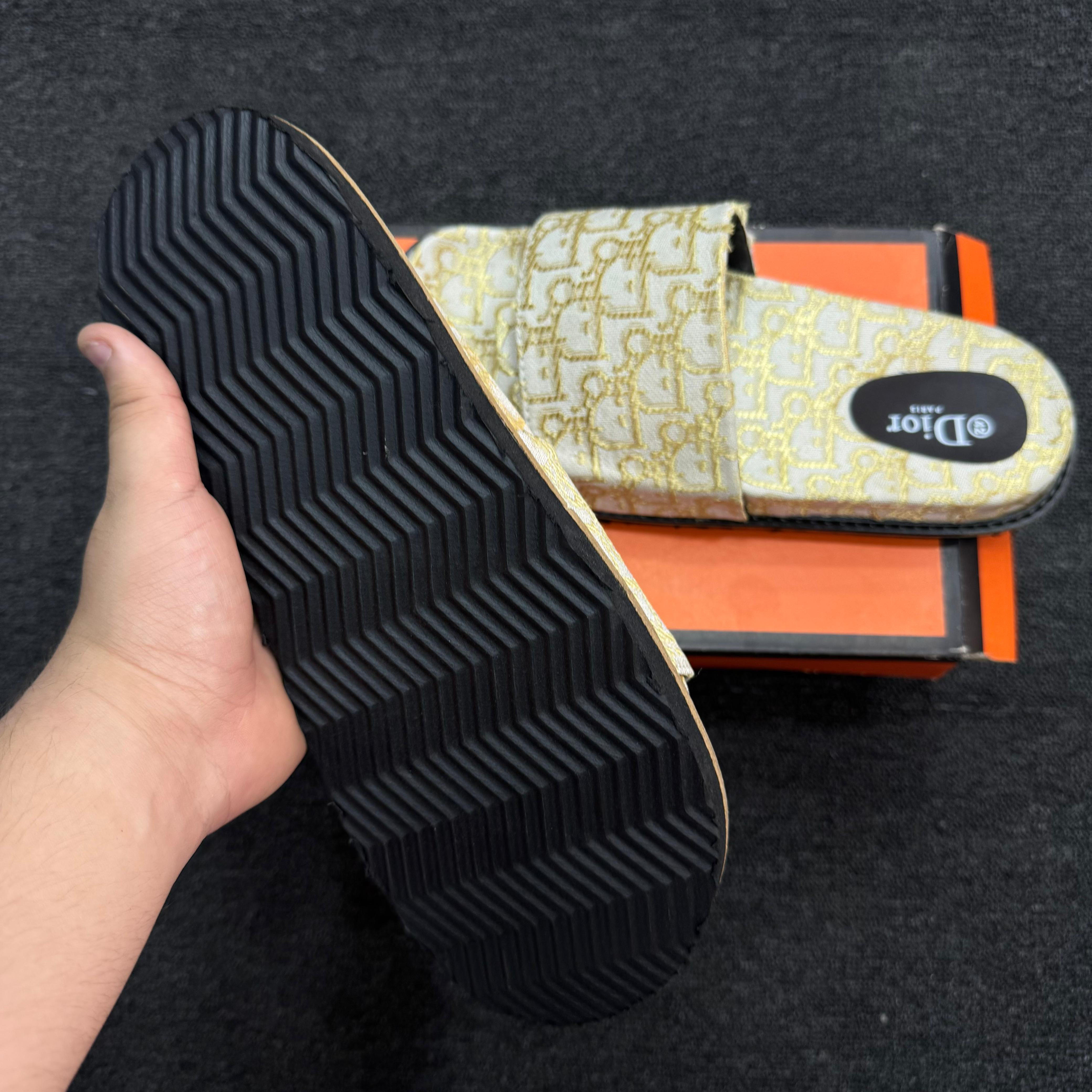 Sandal gucci gold