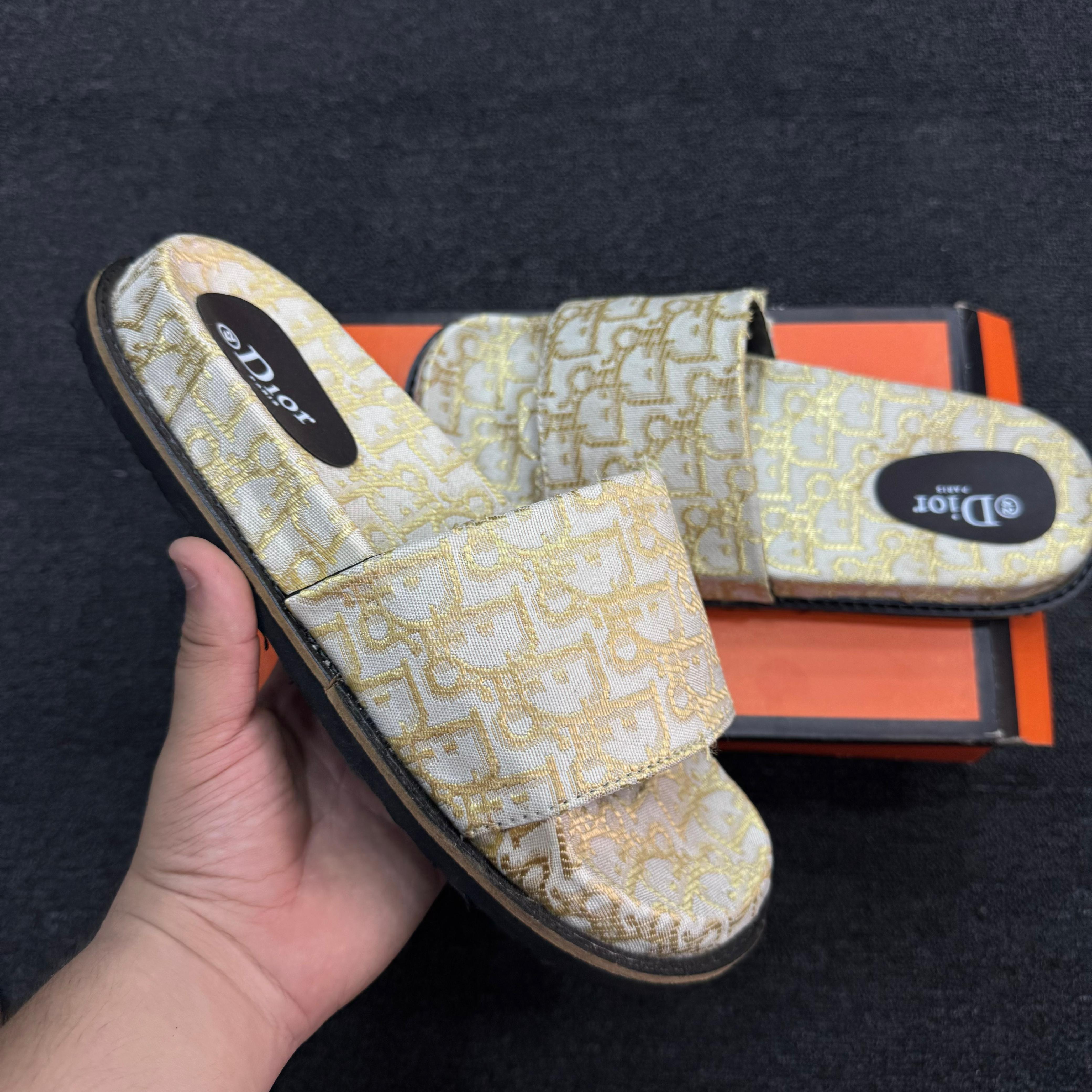 Sandal gucci gold
