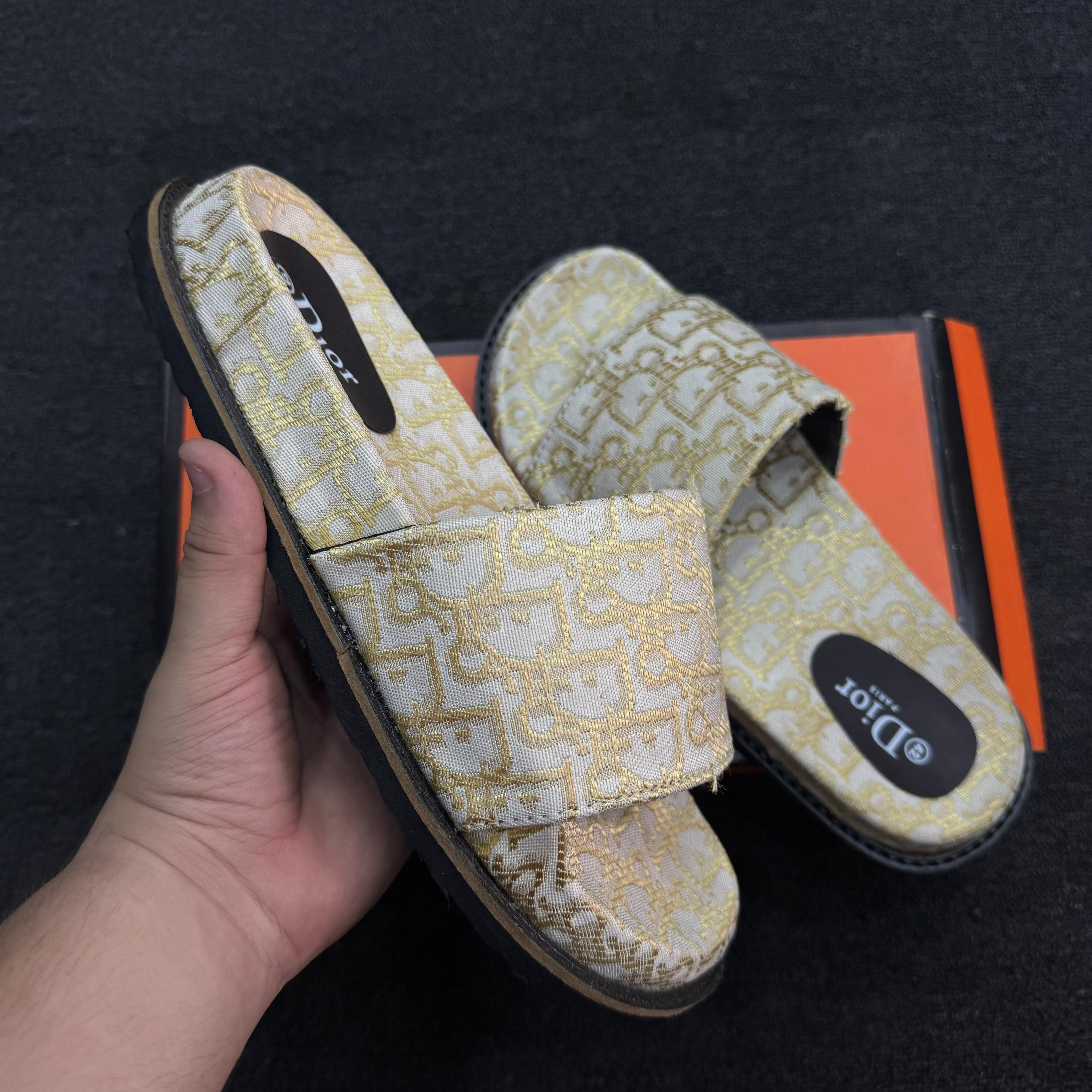 Sandal gucci gold