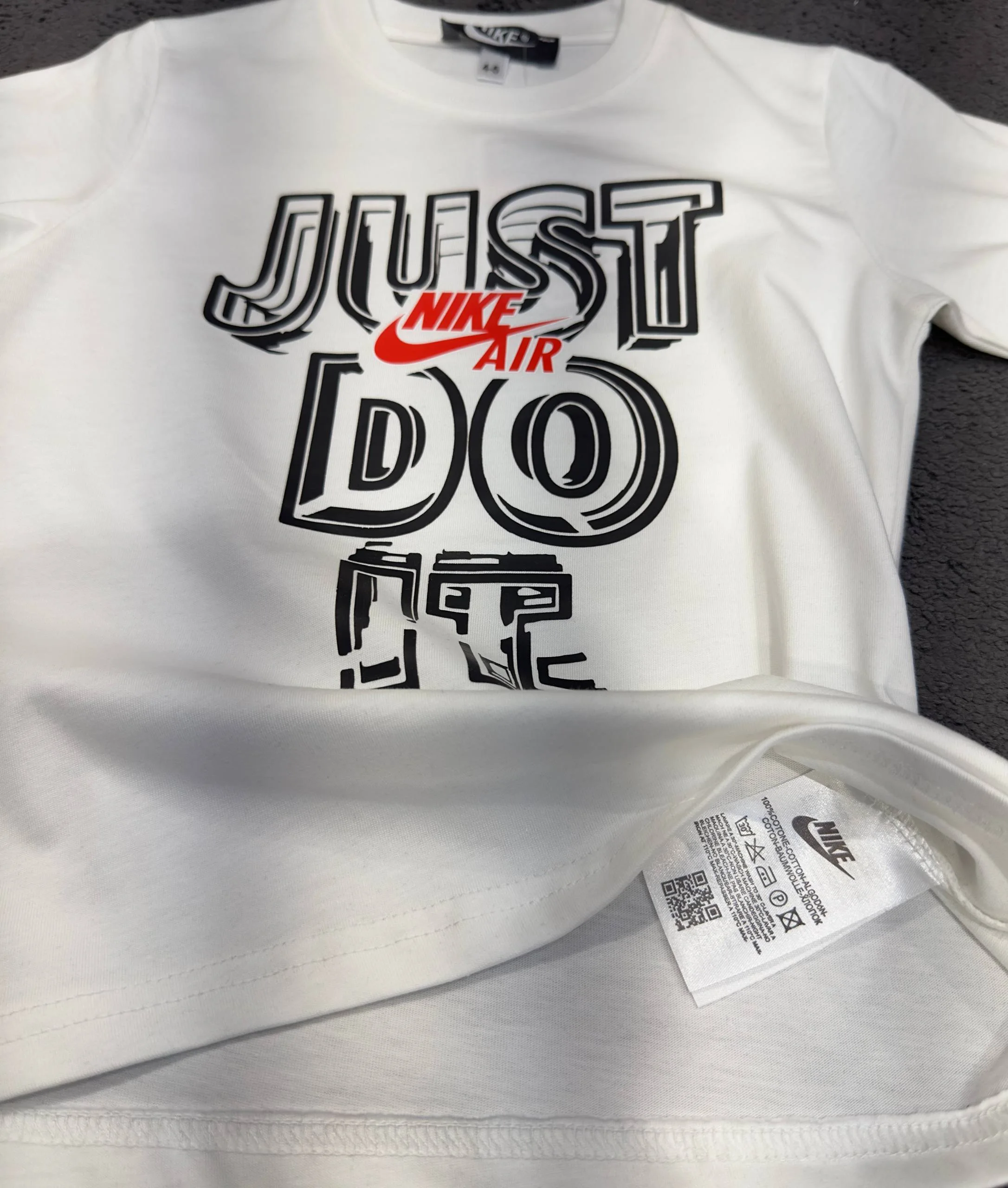 تراك VIP ولادي رياضي بشعار "Just Do It" (خامة ثقيلة) – أبيض وأسود