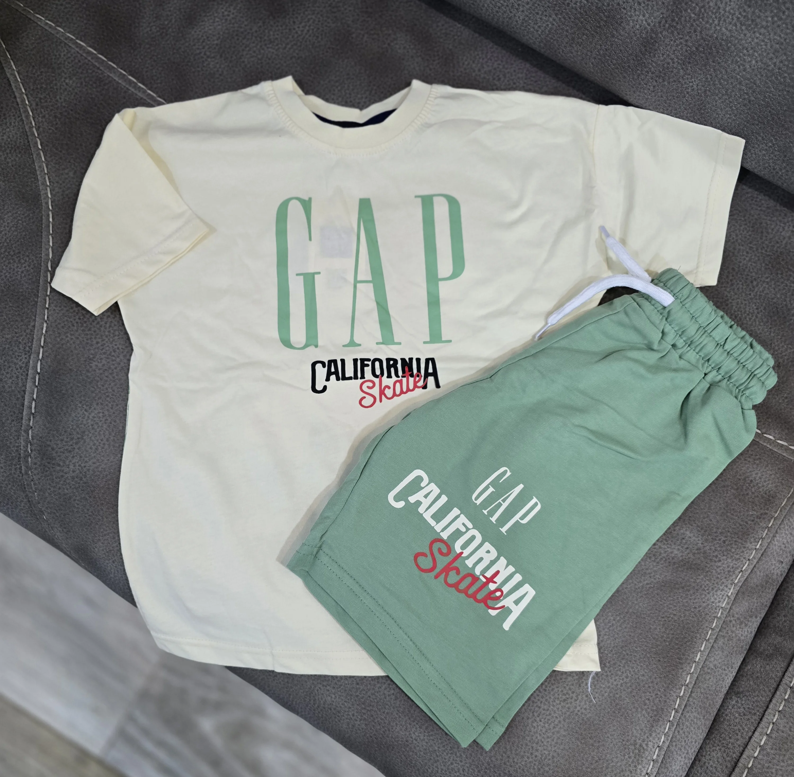 تراك ولادي صيفي (Gap)