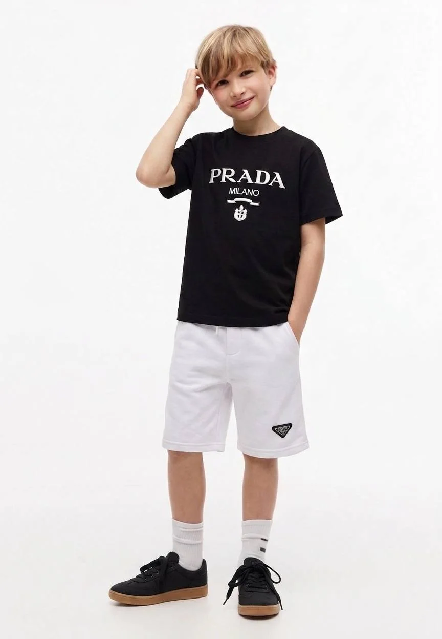 تراك VIP ولادي بتصميم "Prada" الفاخر (خامة ثقيلة) – تناغم الأسود والأبيض