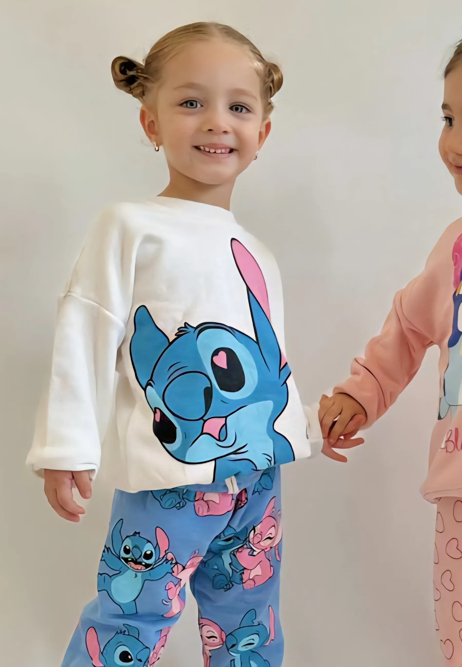 تراك بناتي (رسمة Stitch)