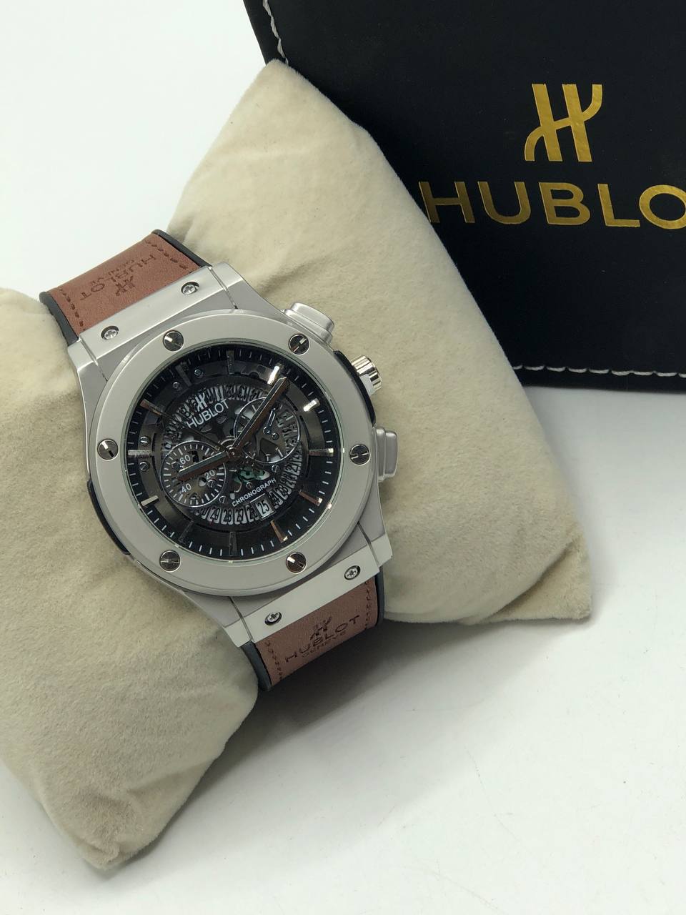 ⌚🔥 Hublot – ساعة الفخامة والأناقة لكل رجل راقي! 💎✨