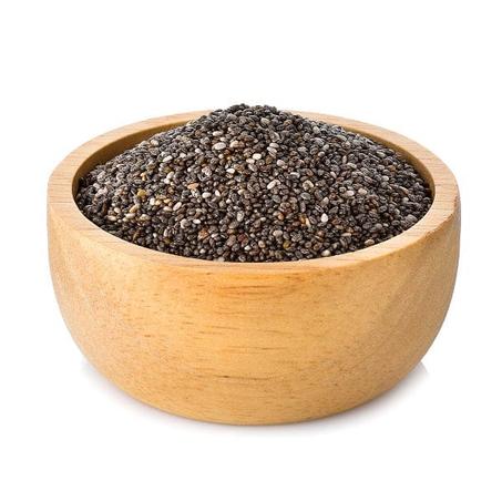 بذور الشيا في وعاء خشبي: كنز من الصحة في كل بذرة