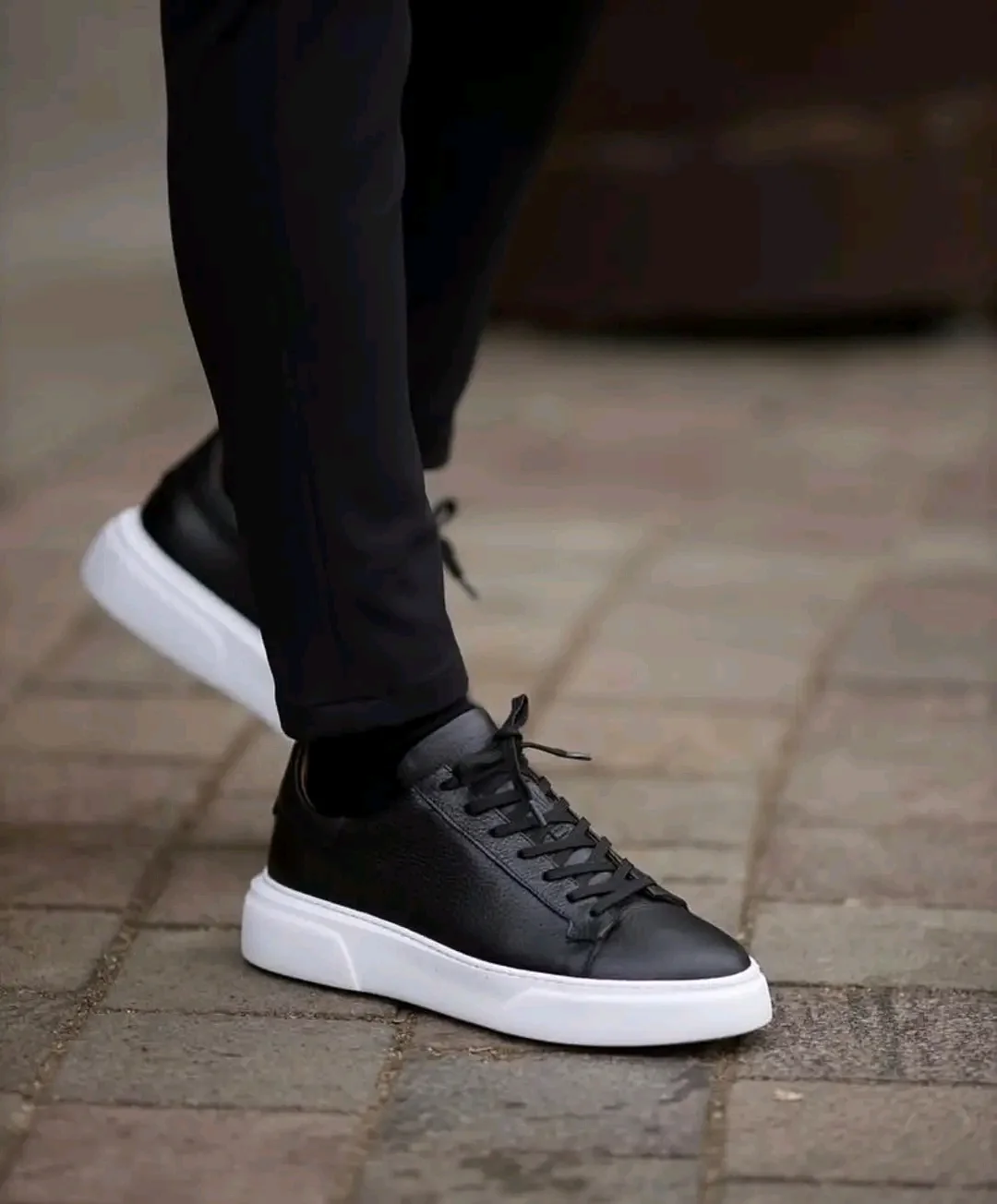 Basket cuir noir B311