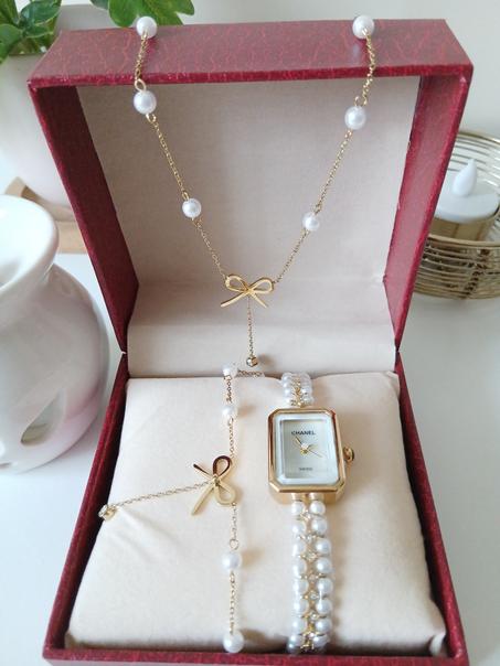 باك الفراشة وساعة شانيل