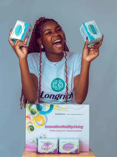 Carton de Serviettes Hygiéniques Violettes