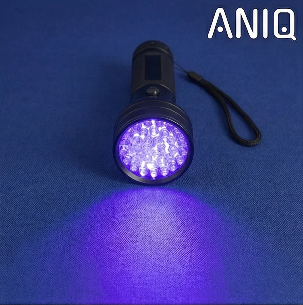 مصباح يدوي بالأشعة فوق البنفسجية (UV)