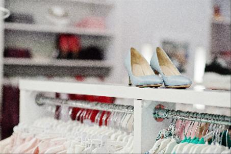 الملابس و الاحذية