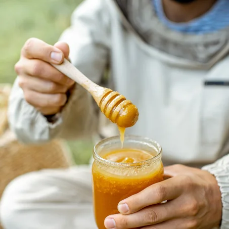 عسل النحل الطبيعي