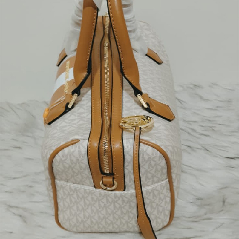 stores/1817afaa4fe5d1d2e4f779f6885be6dc/products/CbMlzh5dLOM9eqHOA9EUmf7jkf7gdH7zXQq6oXBs.jpeg