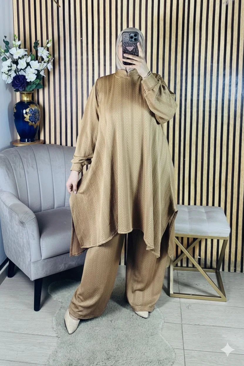 طقم نسائي واسع وأنيق بلمسة عصرية – راحة وأناقة في إطلالة واحدة