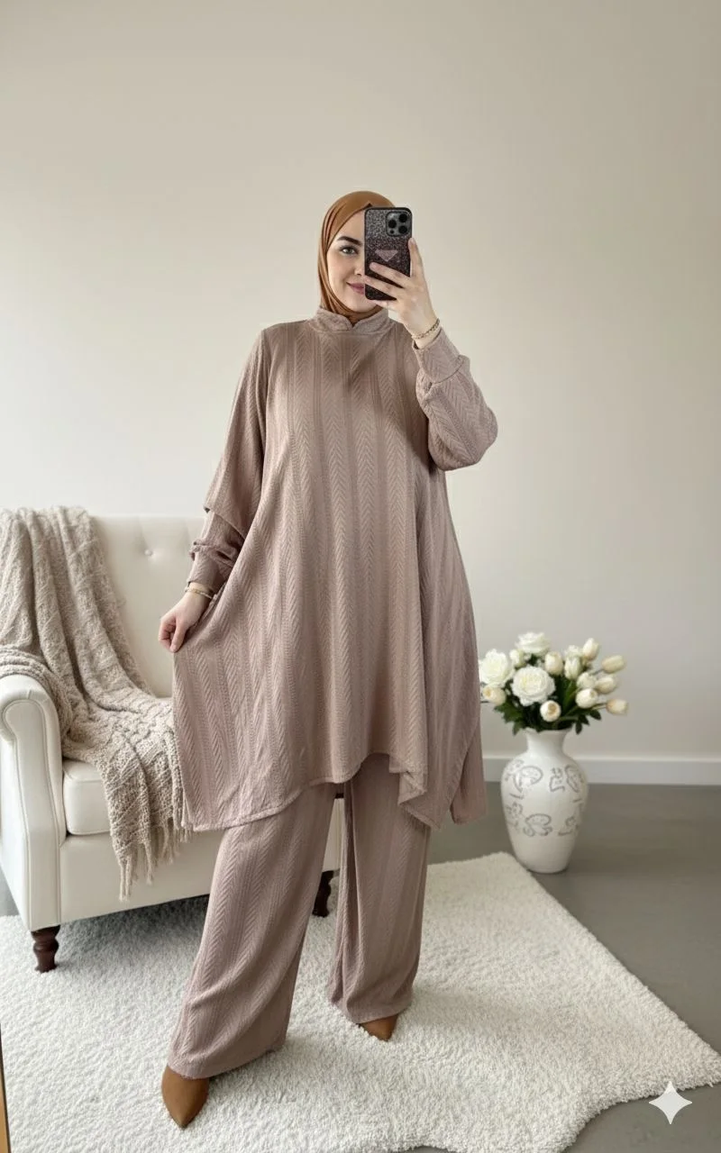 طقم نسائي واسع وأنيق بلمسة عصرية – راحة وأناقة في إطلالة واحدة