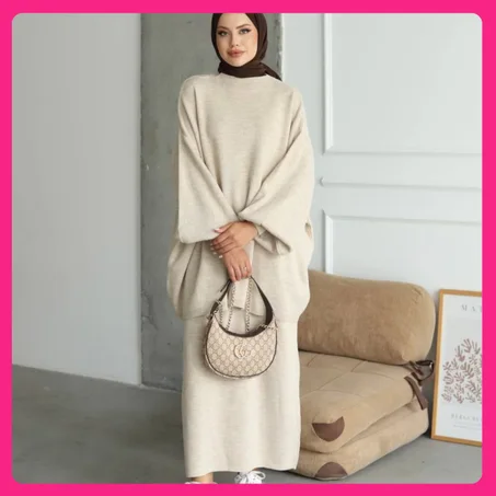 طقم نسائي راقٍ بتصميم عصري ولمسة فخامة