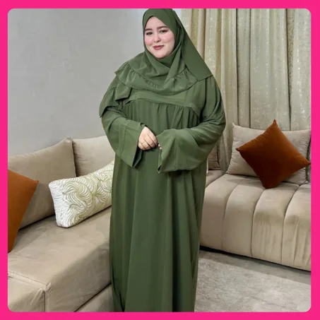 عباية أنيقة بتصميم راقٍ وعصري