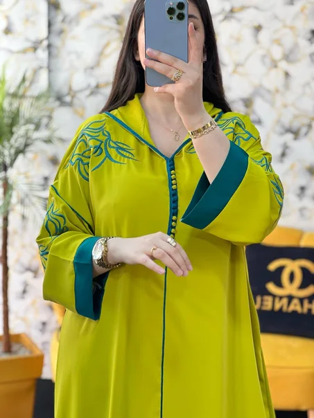 جلابة فاخرة بلمسة مغربية عصرية