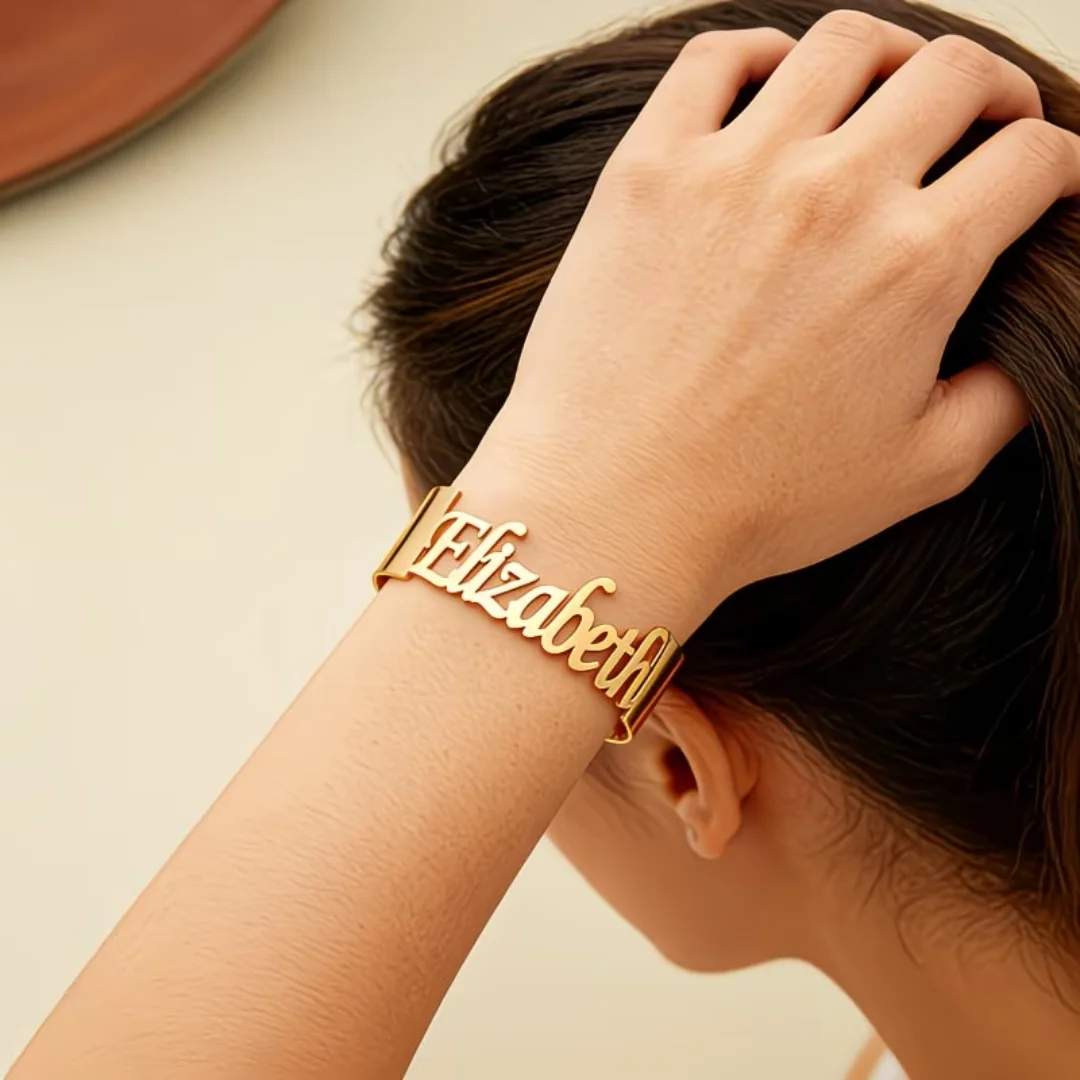 إسوارة كَفّ المفتوحة و المخصصة باسمك | مينيمال فاخر ذهبي وفضي | Custom Name Palm Bracelet Gold Silver