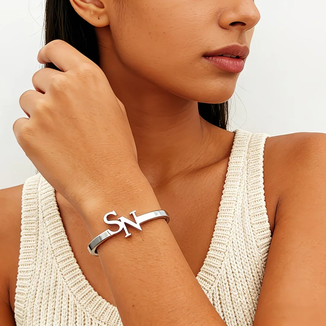 إسورة الكف بالحروف المتداخلة |  Interlocking Initials Palm Bracelet