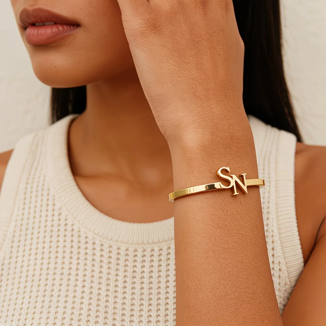 إسورة الكف بالحروف المتداخلة |  Interlocking Initials Palm Bracelet