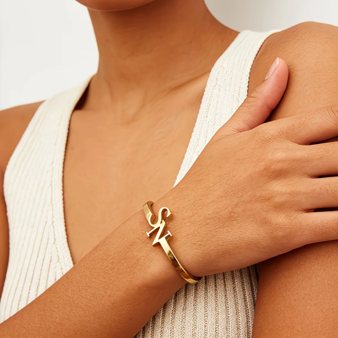 إسورة الكف بالحروف المتداخلة |  Interlocking Initials Palm Bracelet