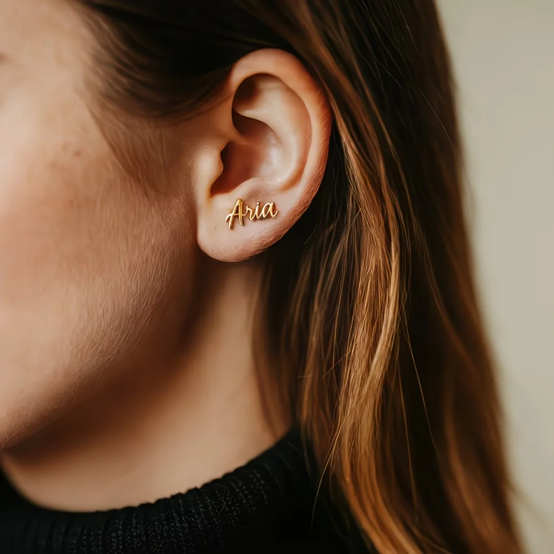 أقراط اسم مخصصة مسمارية مطلية بالذهب  | Personalized name stud earrings, gold plated
