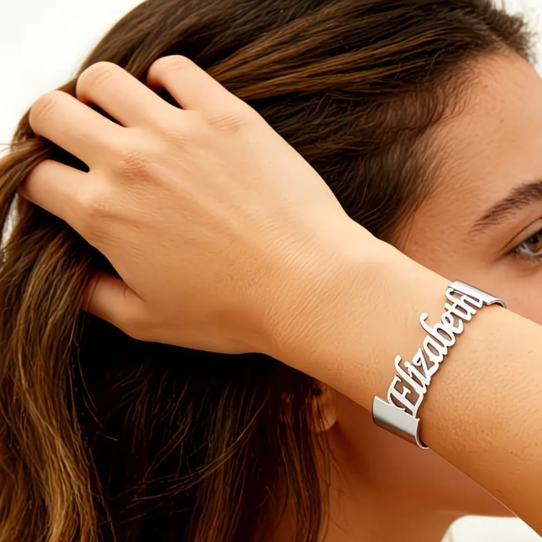 إسوارة كَفّ المفتوحة و المخصصة باسمك | مينيمال فاخر ذهبي وفضي | Custom Name Palm Bracelet Gold Silver