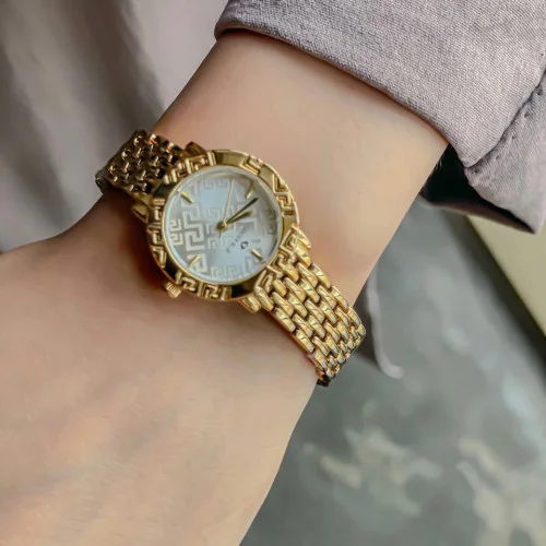 ساعات نسائية