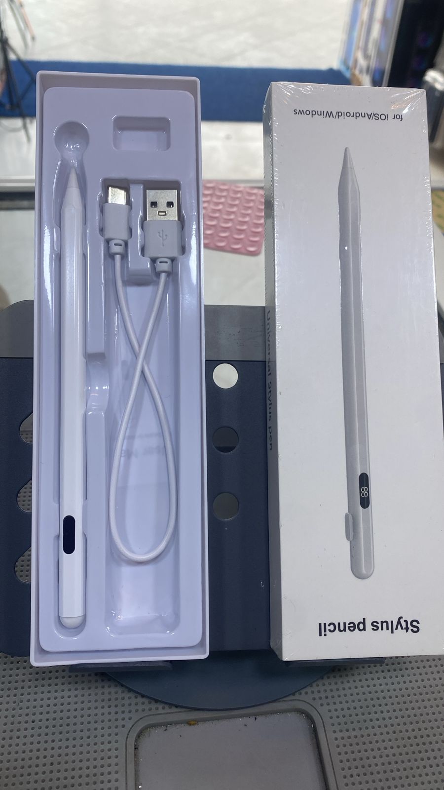 Crayon Tactile iPad 2018–2023 – Stylet Haute Précision avec LED & Tilt     قلم لمس للآيباد 2018–2023 – ستايلس عالي الدقة مع مؤشر LED وحساسية الميل