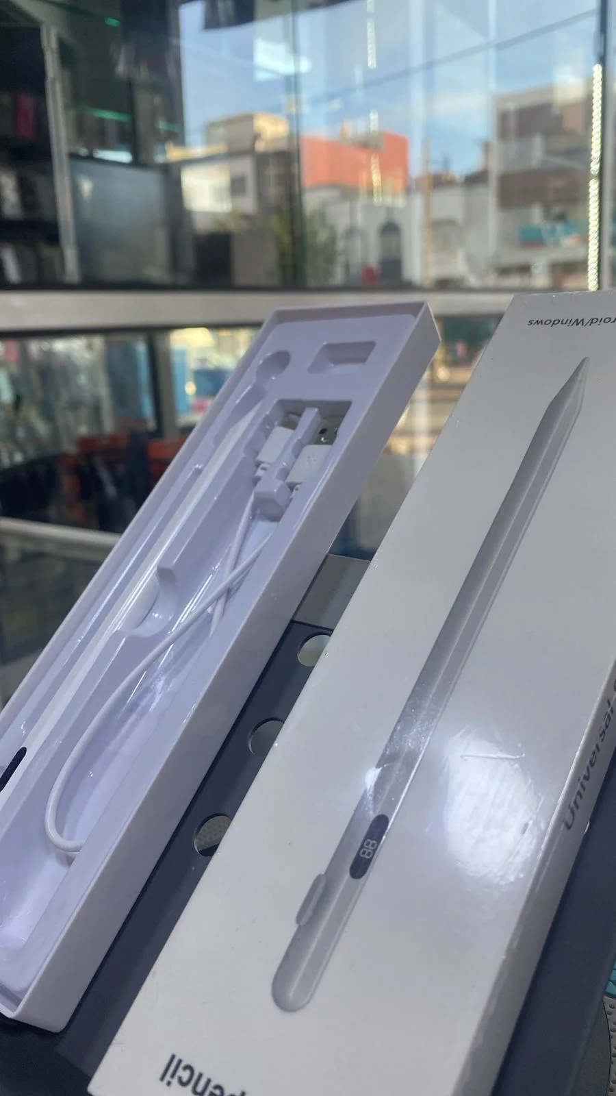 Crayon Tactile iPad 2018–2023 – Stylet Haute Précision avec LED & Tilt     قلم لمس للآيباد 2018–2023 – ستايلس عالي الدقة مع مؤشر LED وحساسية الميل