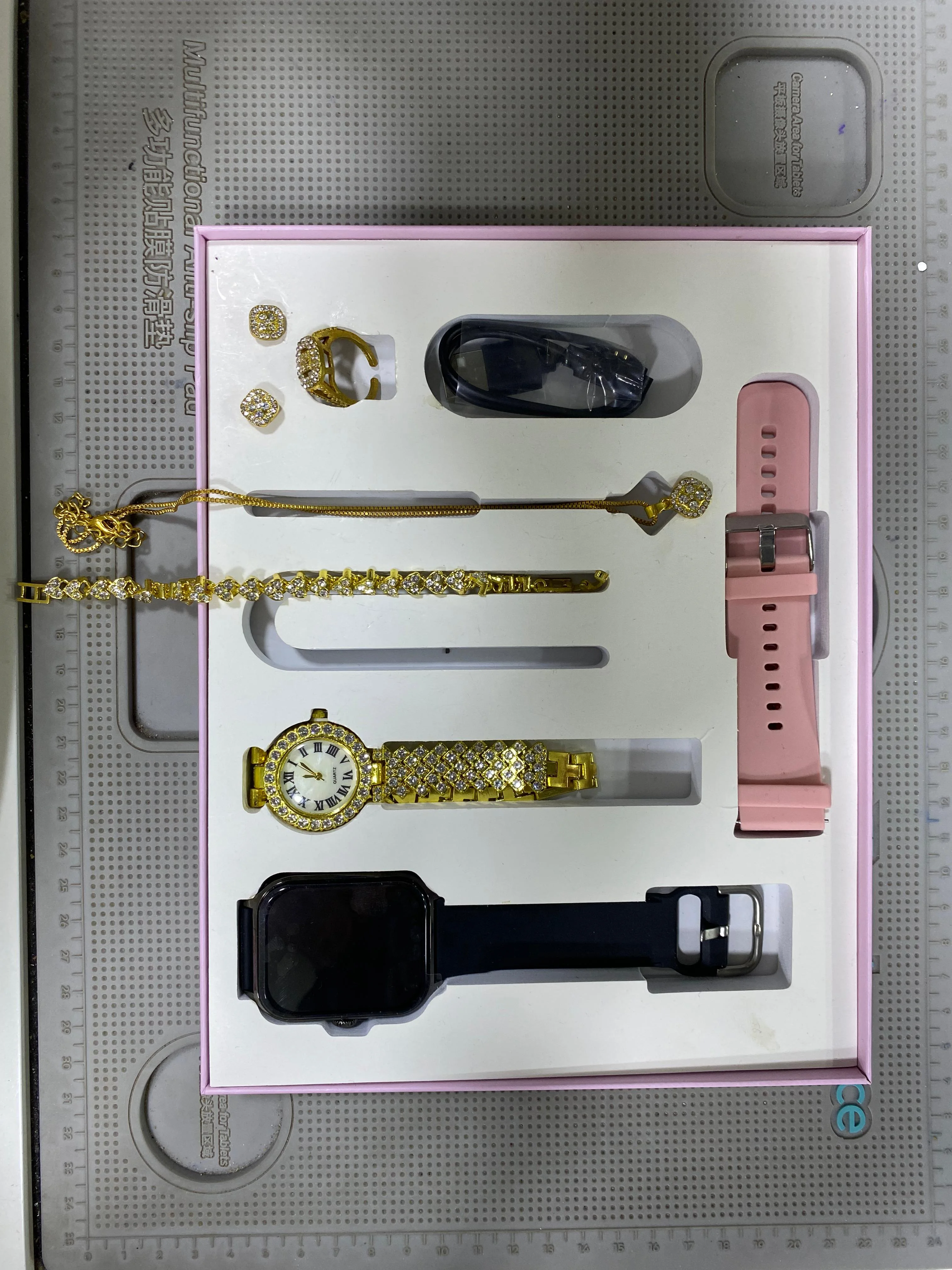 Pack Smartwatch & Bijoux – Montre Connectée + Bracelet Élégant & Accessoires Féminins