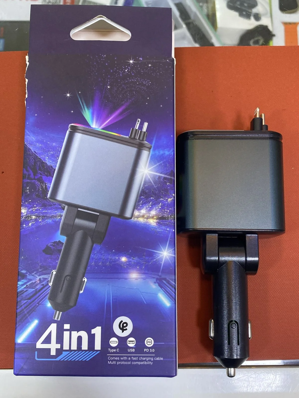 شاحن سيارة احترافي 4 في 1 بقوة 66 واط — كابل USB-C قابل للسحب + شحن سريع متعدد المنافذ لولاعة السيارة