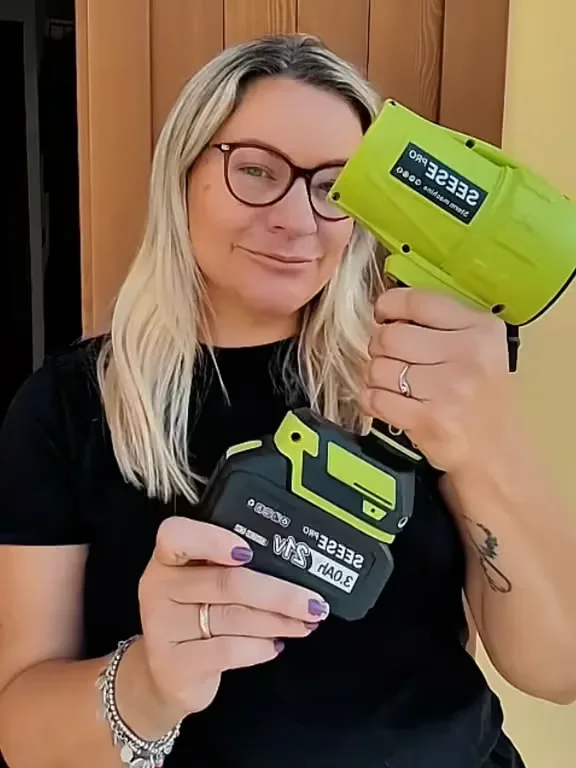 Blowing snow off a car windshield with the Turbo Jet Blower