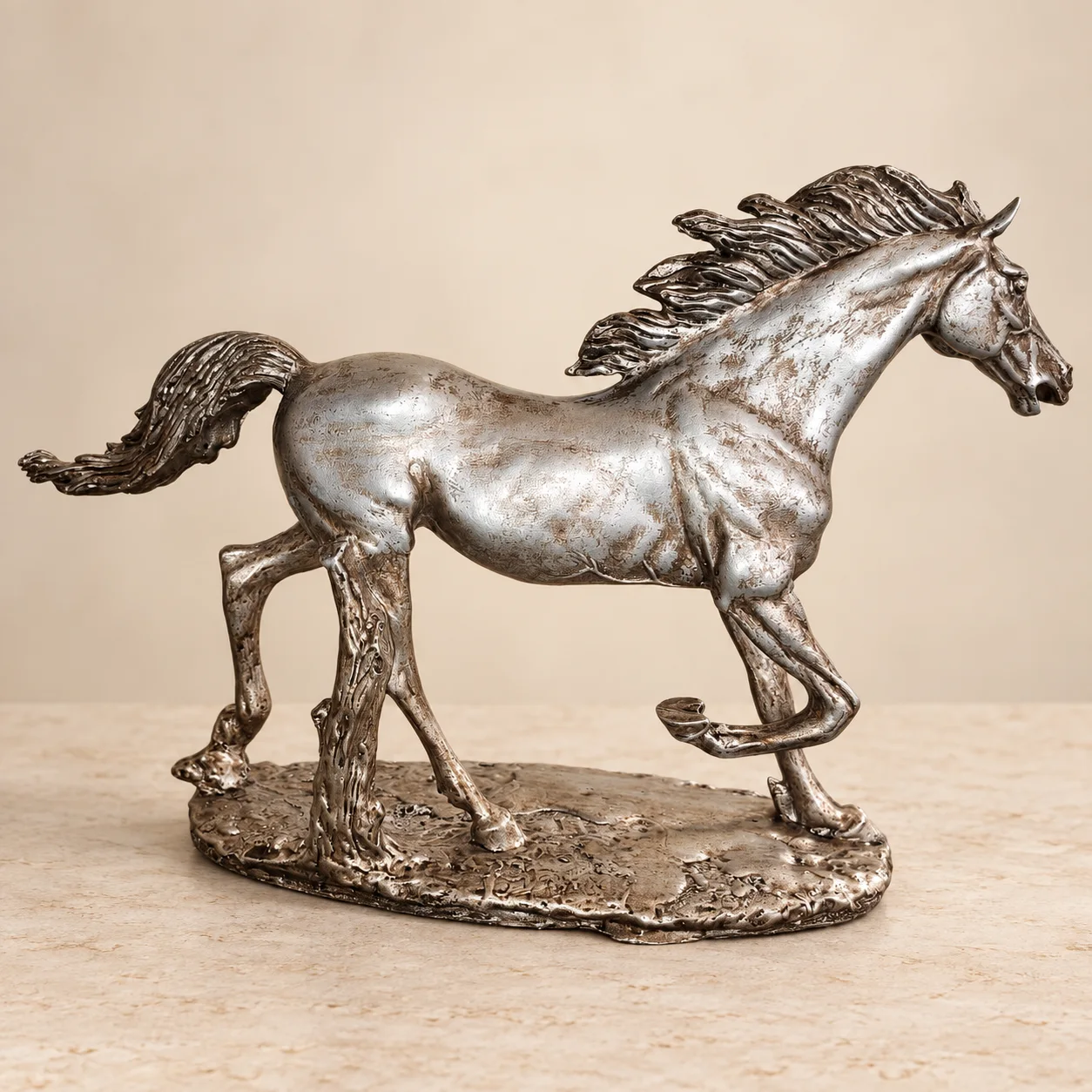 Cheval Majestueux Argenté – Sculpture Décorative