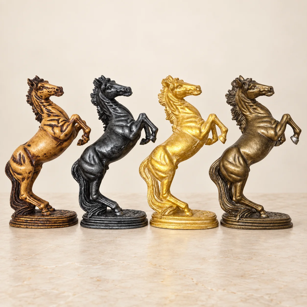 Cheval Cabré Blanc et Doré – Sculpture Décorative