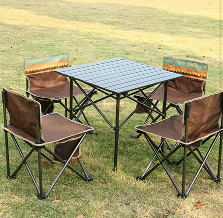 طاولة مع اربع كراسي 🏝🏖