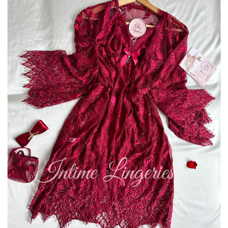 Ensemble de Lingerie en Dentelle : Robe Bretelles, Peignoir et String pour une Séduction Élégante