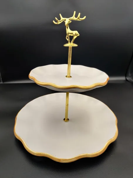 حامل حلويات فاخر بطبقتين – لمسة ذهبية أنيقة