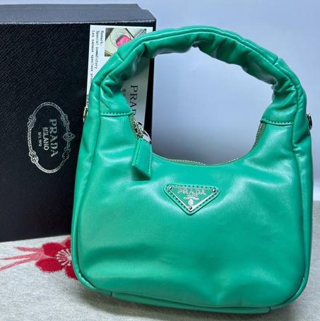 Sac PRADA Soft padded nappa leather mini-bag "vert"