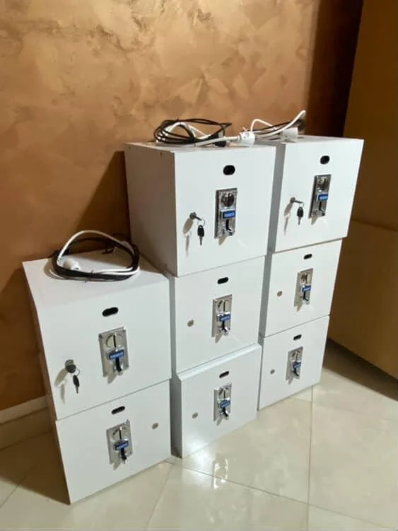 Monnayeurs pour salles de jeux + manette ps4 gratuite