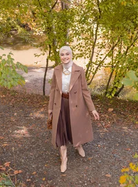 معطف مبطن بني  قبة بارزة