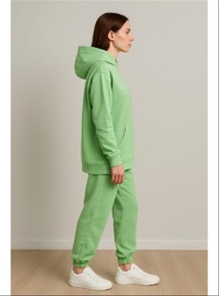 طقم رياضي أخضر فاتح - مقاس كبير